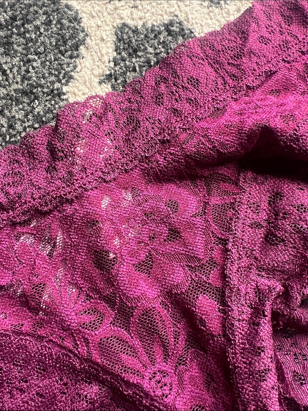 Victoria's Secret cheeky and thong - Picture 5 of 6